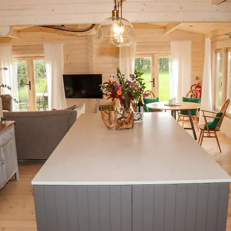 بيت للعطل Gardener's *