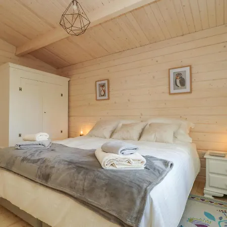 بيت للعطل Gardener's *