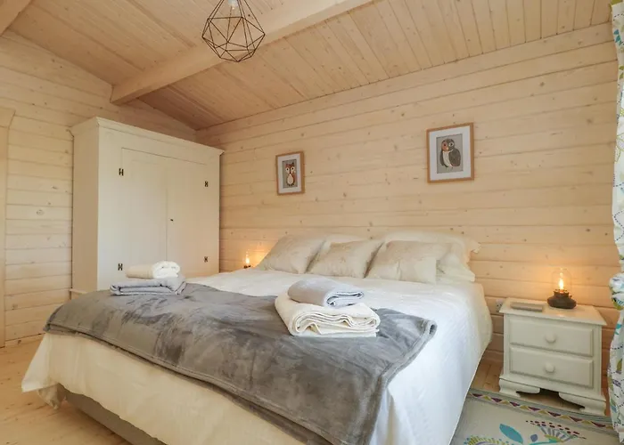 بيت للعطل Gardener's *